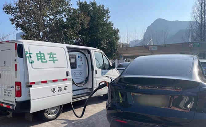 东河区汽车搭电